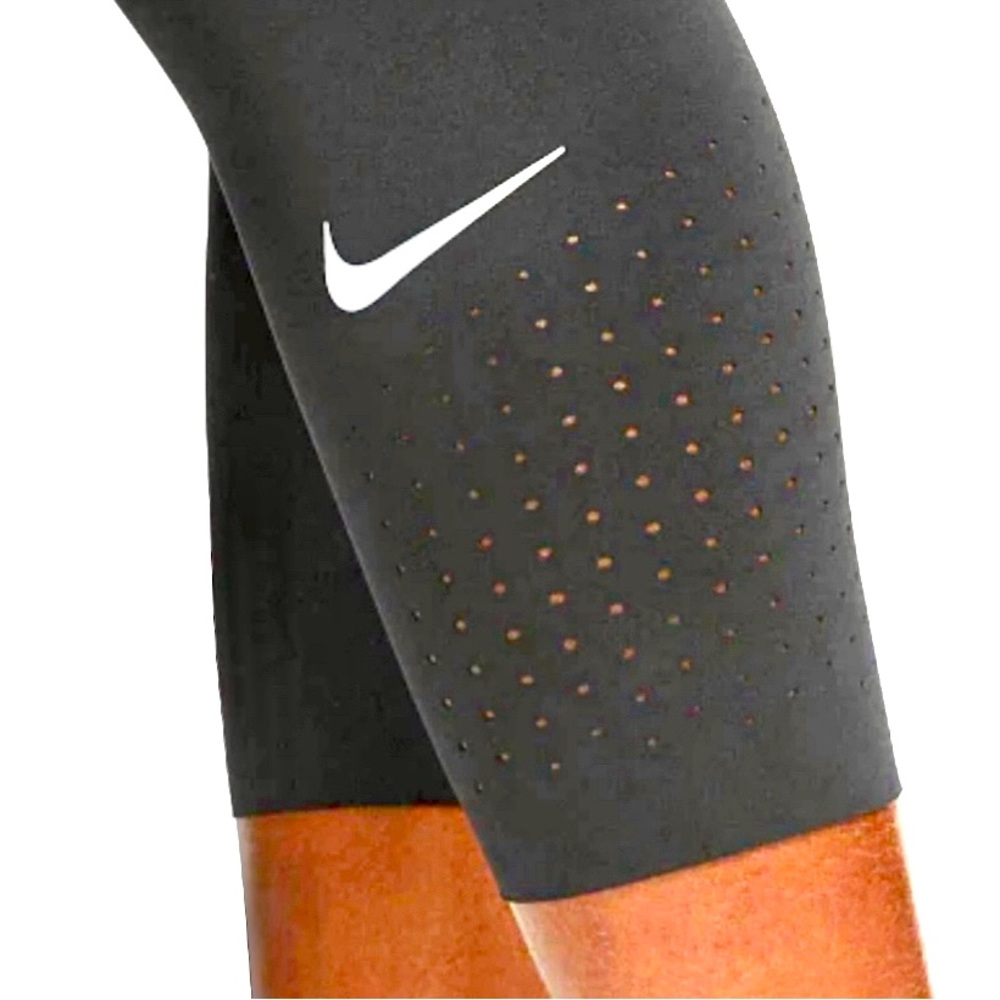 NIKE DriFit Epic LUX black Capri Leggings women’s size medium - side pockets - Picture 3 of 17